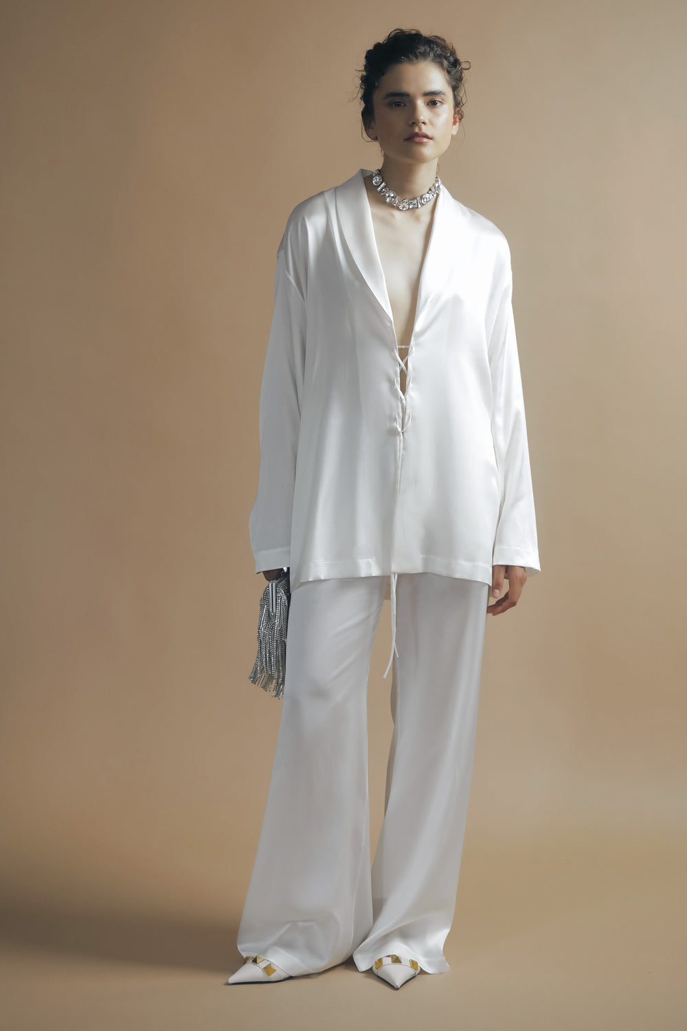Seidenbluse im Pyjama-Stil