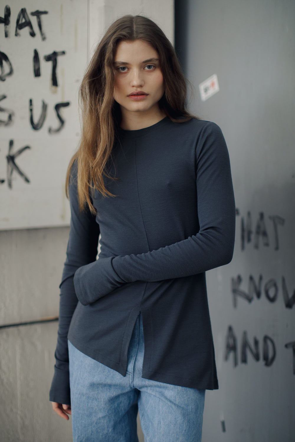 Asymetrischer Longsleeve aus Wolle mit Drapierung