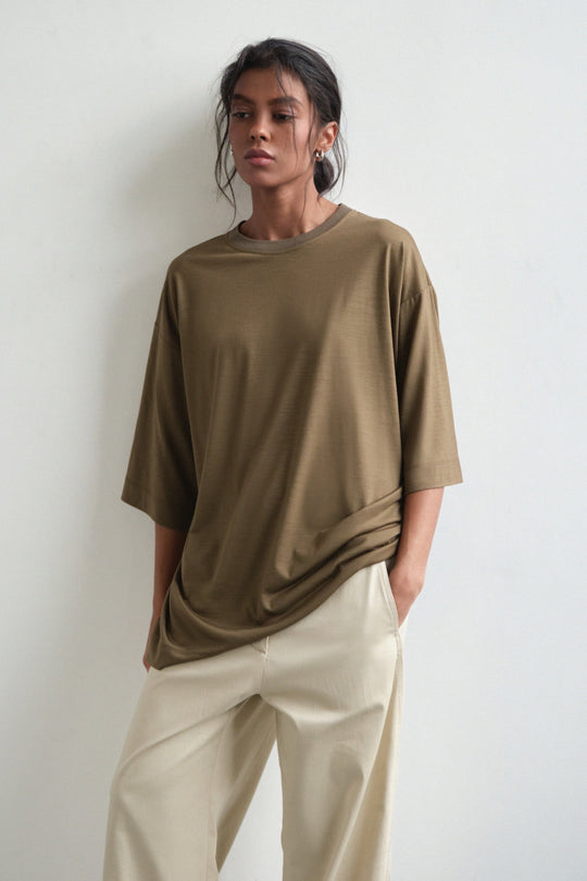 Oversize-T-Shirt in Oliven-Braun